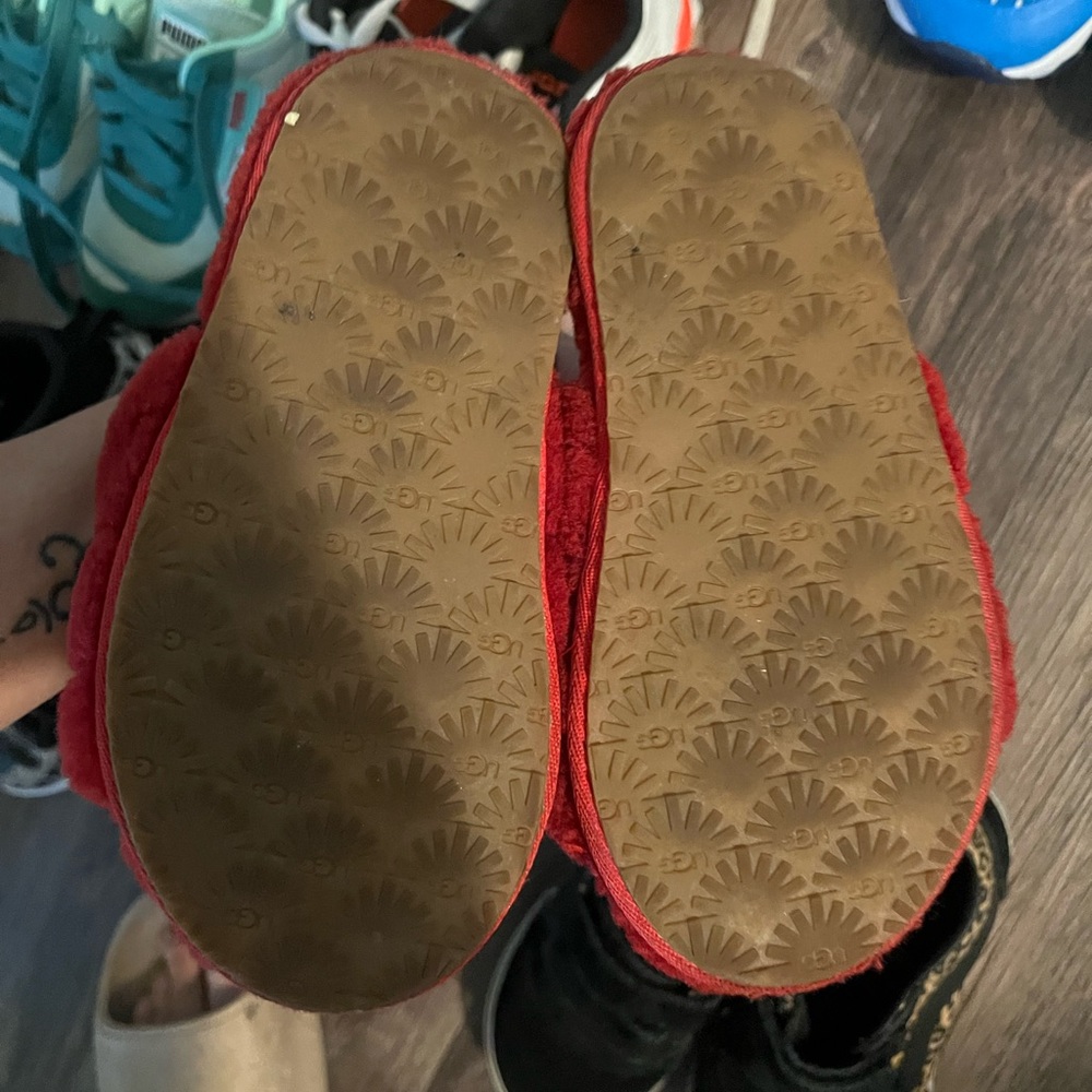 Girl kids red open toe uggs with back strap - Picture 2 of 2